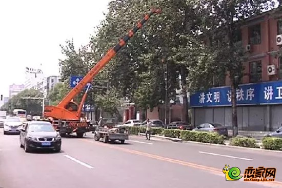 新乡市区这些路在修 还装了新型led路灯