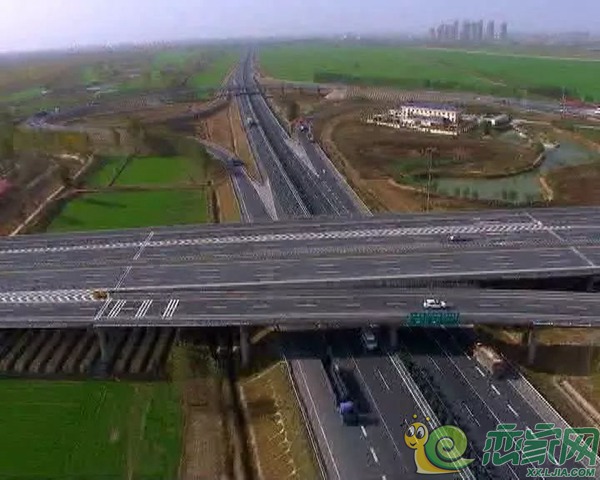 其中,230国道从封丘县城直通航空港,将封丘与郑东新区和航空港对接