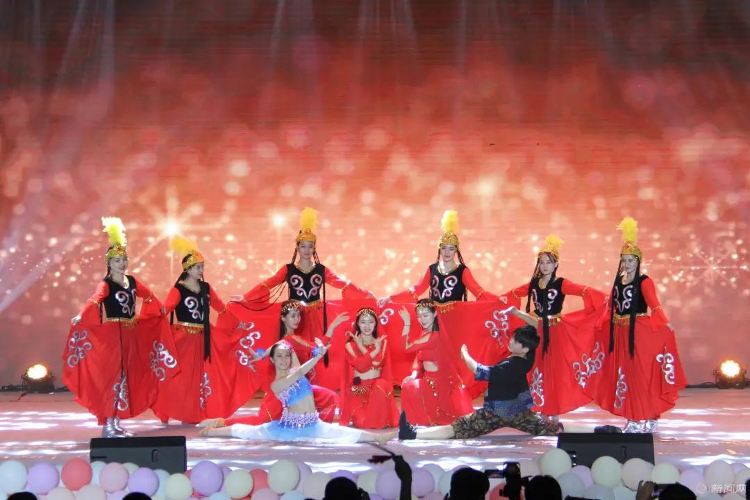 悦荣府丨史上最全才艺表演姿势出炉