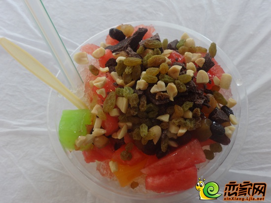 在这炎炎夏日,亲手制作并品尝酷爽的冰粥,实在是一件快乐的事.